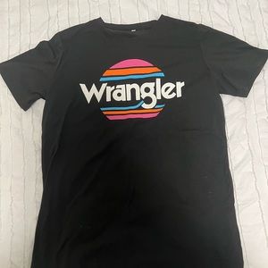 Wrangler shirt size medium
